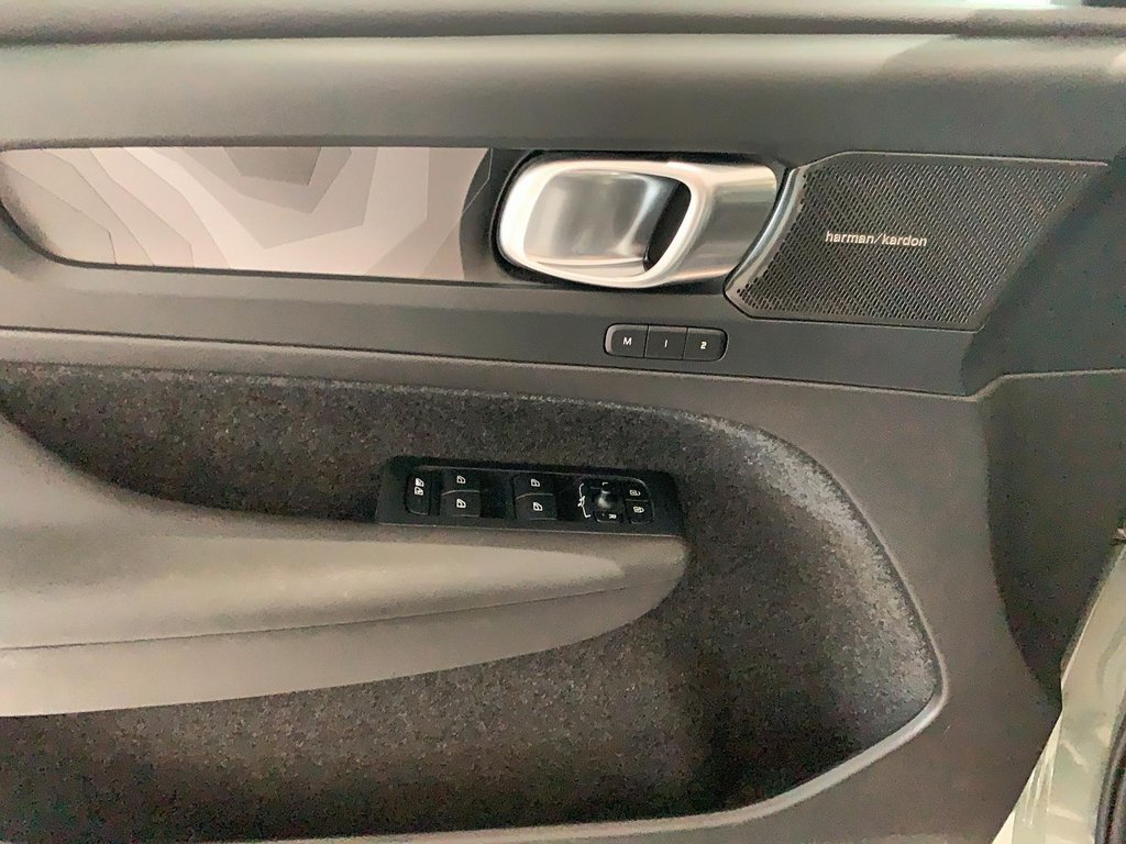 2023 Volvo XC40 RECHARGE ULTIMATE TOIT PANO NAV 4RM-7