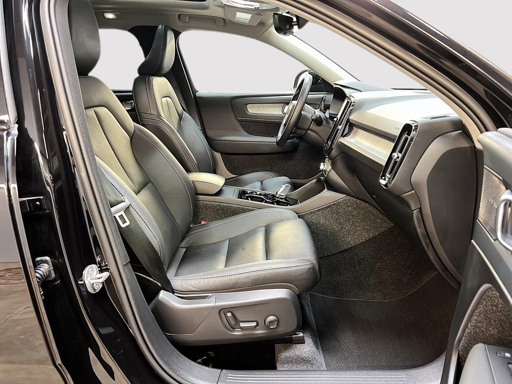 2025 Volvo XC40 B5 ULTRA CUIR TOIT PANO NAV 4RM-7