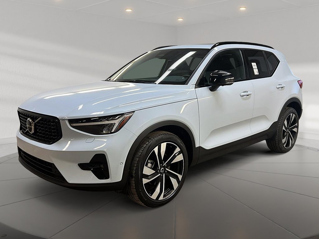 Volvo XC40 B5 PLUS CUIR TOIT PANO 4RM 2025-0
