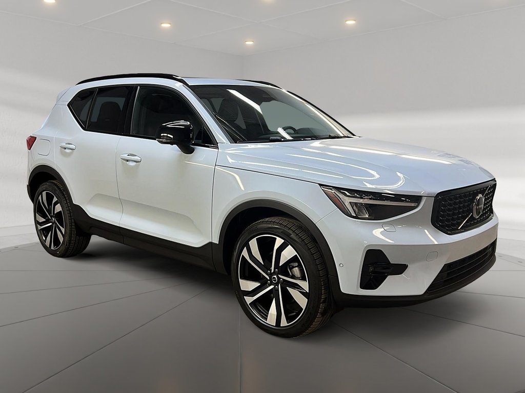 Volvo XC40 B5 PLUS CUIR TOIT PANO 4RM 2025-2