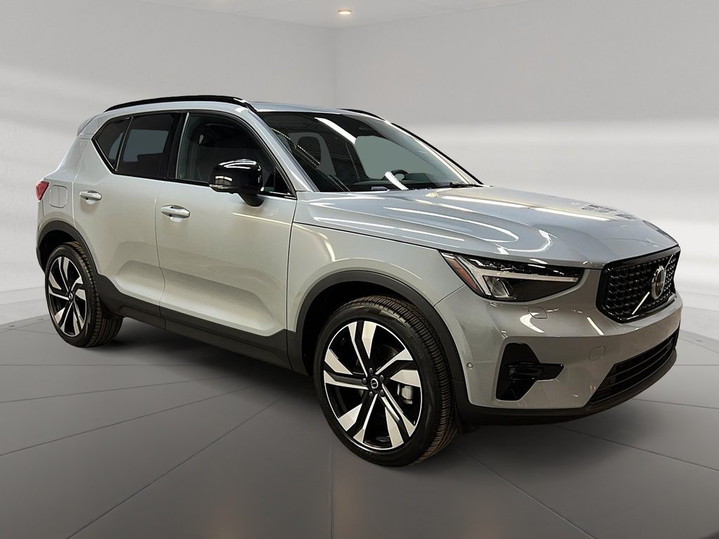2025 Volvo XC40 B5 PLUS DARK CUIR TOIT PANO NAV 4RM-2