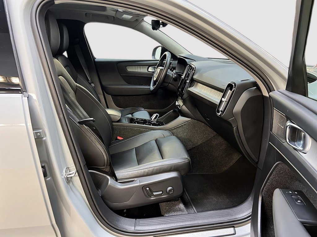 2025 Volvo XC40 B5 PLUS DARK CUIR TOIT PANO NAV 4RM-7