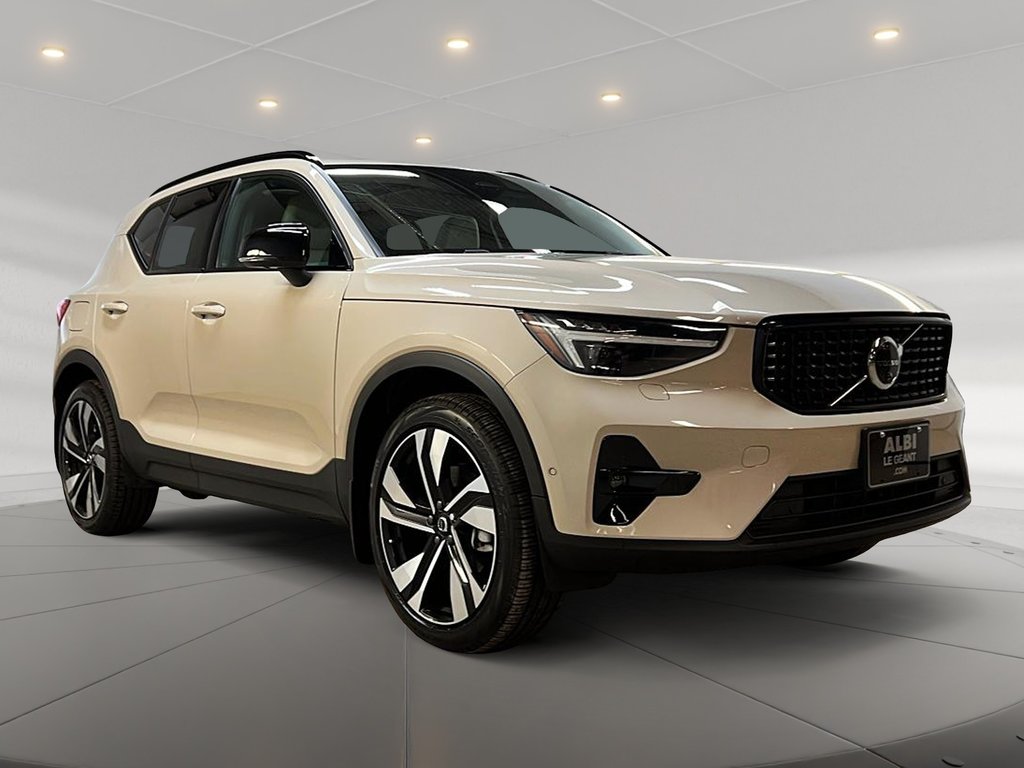 Volvo XC40 B5 ULTRA CUIR TOIT PANO NAV 4RM 2025-2