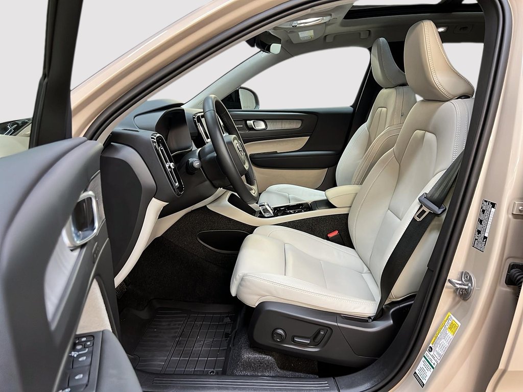 Volvo XC40 B5 ULTRA CUIR TOIT PANO NAV 4RM 2025-6