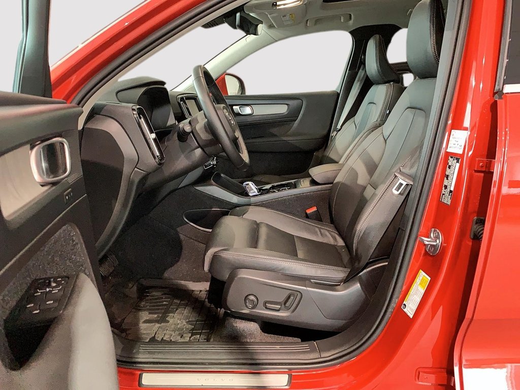 Volvo XC40 B5 PLUS CUIR TOIT PANO NAV 4RM 2025-6