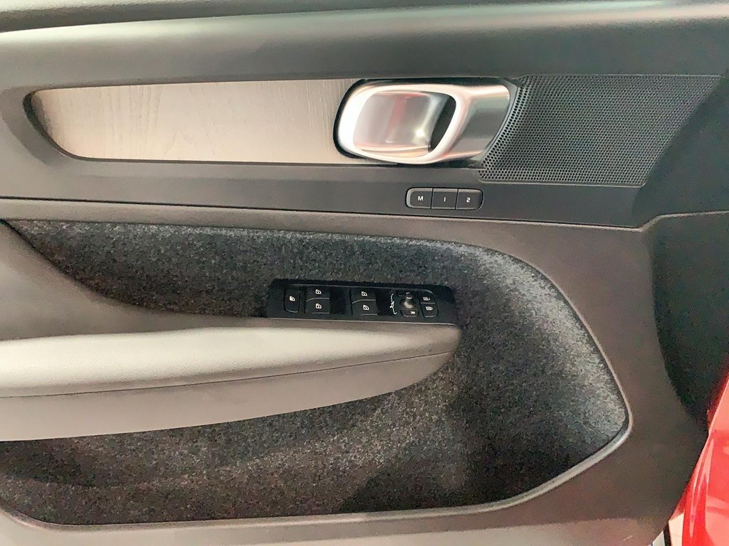 Volvo XC40 B5 PLUS CUIR TOIT PANO NAV 4RM 2025-7