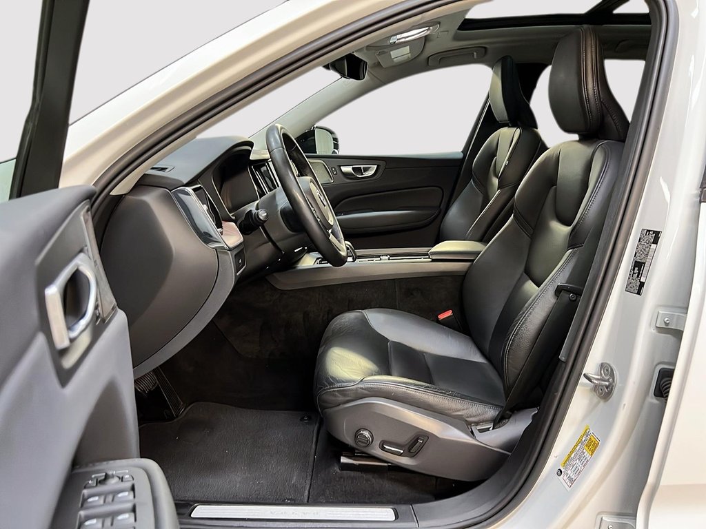 Volvo XC60 B6 PLUS DARK CUIR TOIT PANO NAV 4RM 2023-6