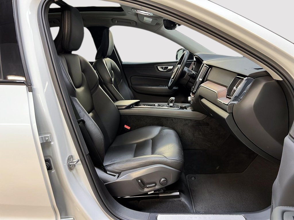Volvo XC60 B6 PLUS DARK CUIR TOIT PANO NAV 4RM 2023-7