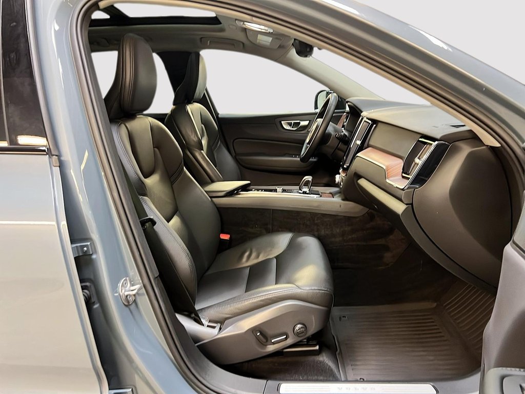 Volvo XC60 B5 PLUS CUIR TOIT PANO 4RM 2024-7