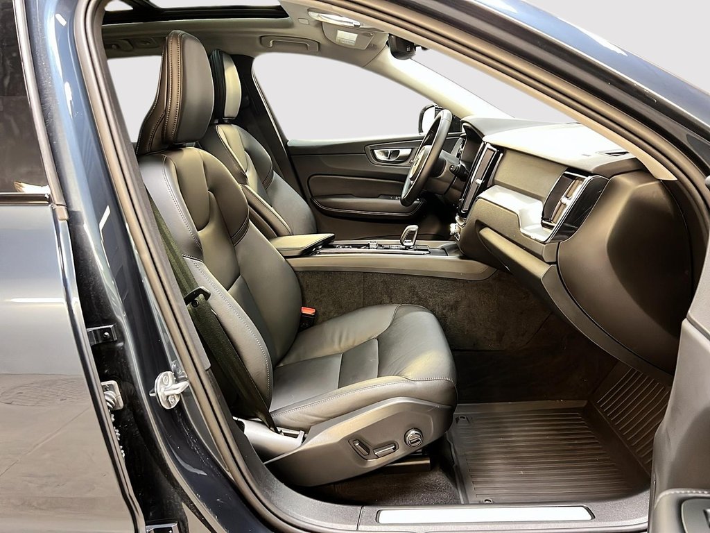 Volvo XC60 B5 CORE CUIR TOIT PANO NAV 4RM 2025-7