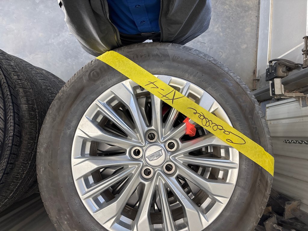 2024 Cadillac XT4 AWD Luxury in New Richmond, Quebec - 10 - w1024h768px