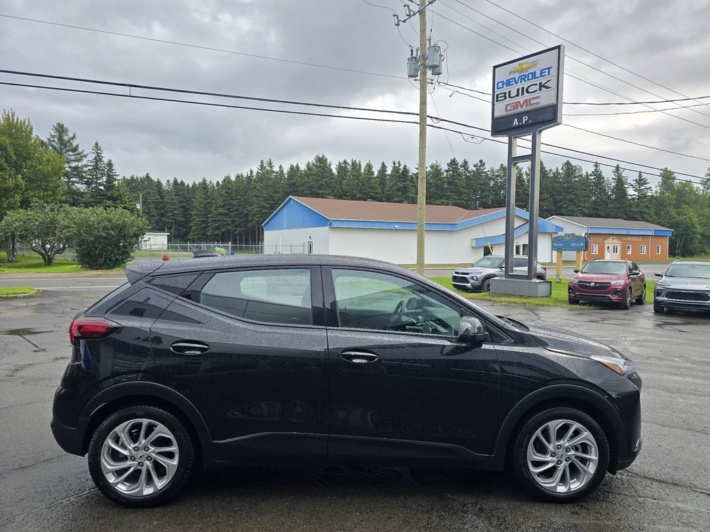 2027 Chevrolet Bolt LT in New Richmond, Quebec - 4 - w1024h768px