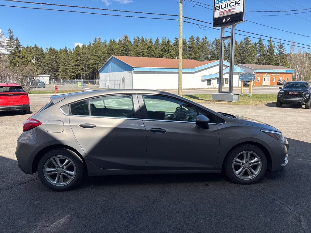 2017 Chevrolet CRUZE HAYON LT in New Richmond, Quebec - 4 - w1024h768px