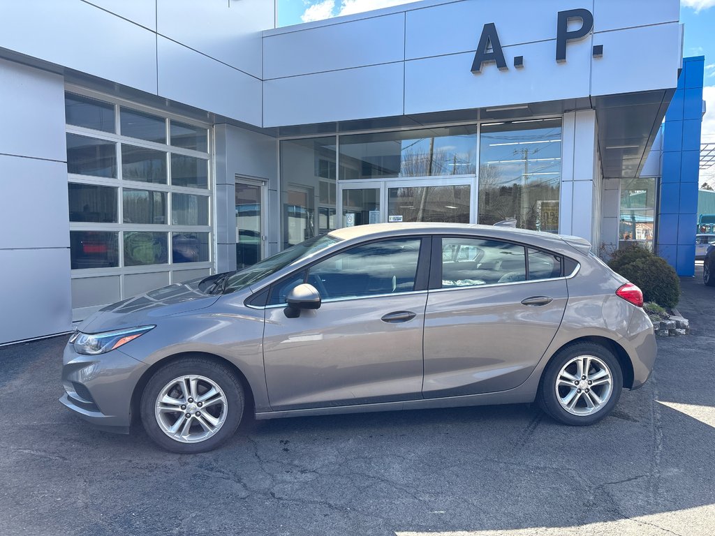 2017 Chevrolet CRUZE HAYON LT in New Richmond, Quebec - 2 - w1024h768px