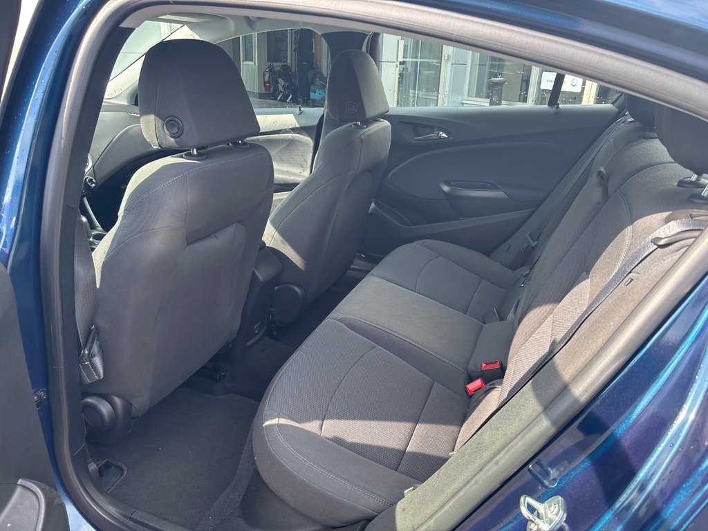 2019 Chevrolet CRUZE LT in New Richmond, Quebec - 8 - w1024h768px
