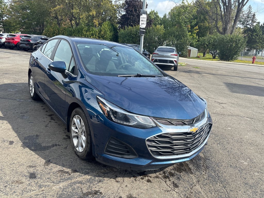 2019 Chevrolet CRUZE LT in New Richmond, Quebec - 4 - w1024h768px