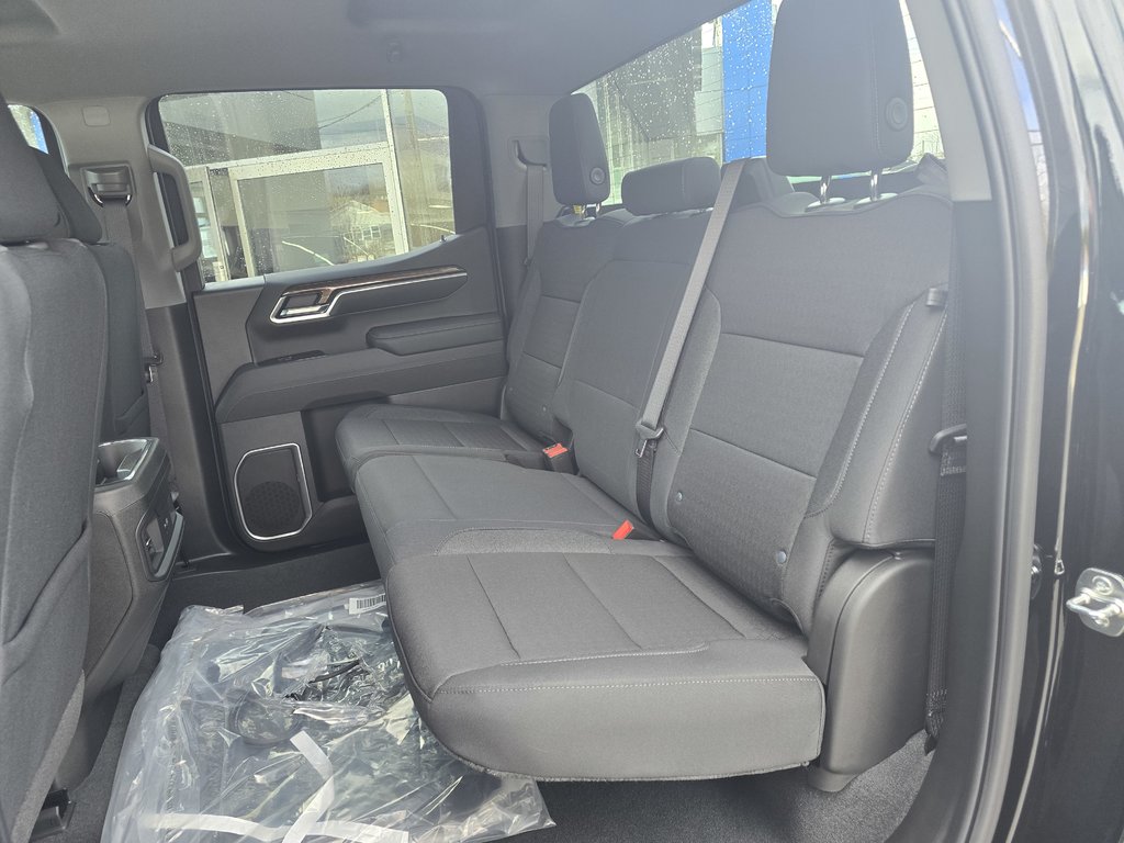 2025 Chevrolet Silverado 1500 LT in New Richmond, Quebec - 6 - w1024h768px