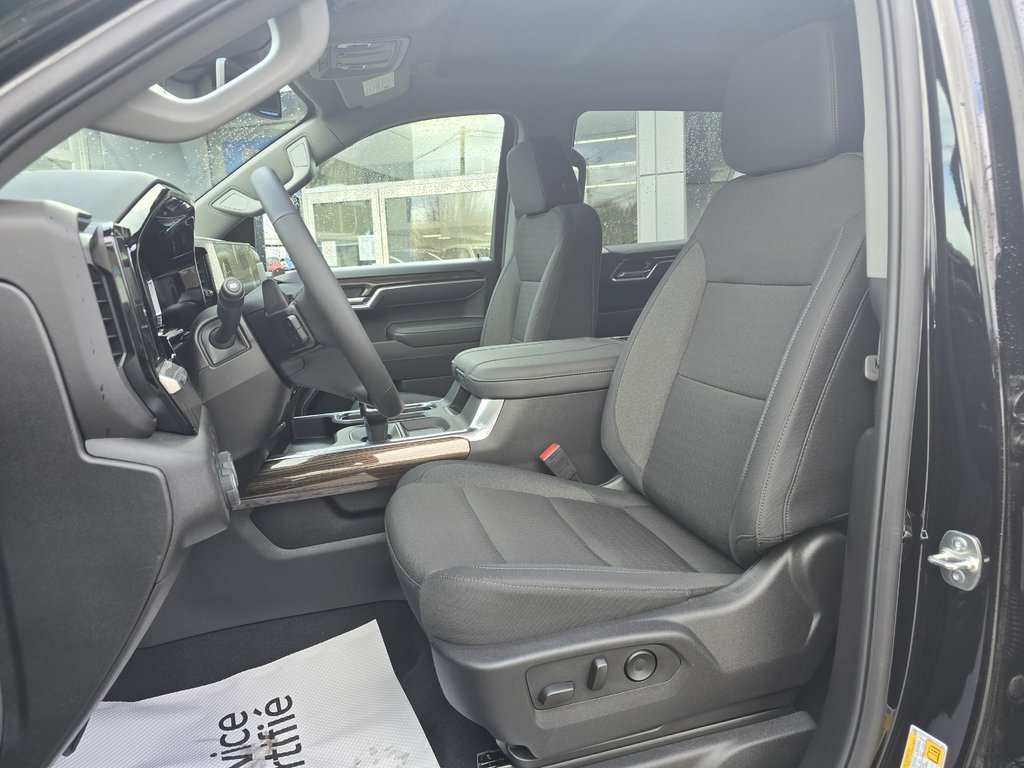 2025 Chevrolet Silverado 1500 LT in New Richmond, Quebec - 8 - w1024h768px