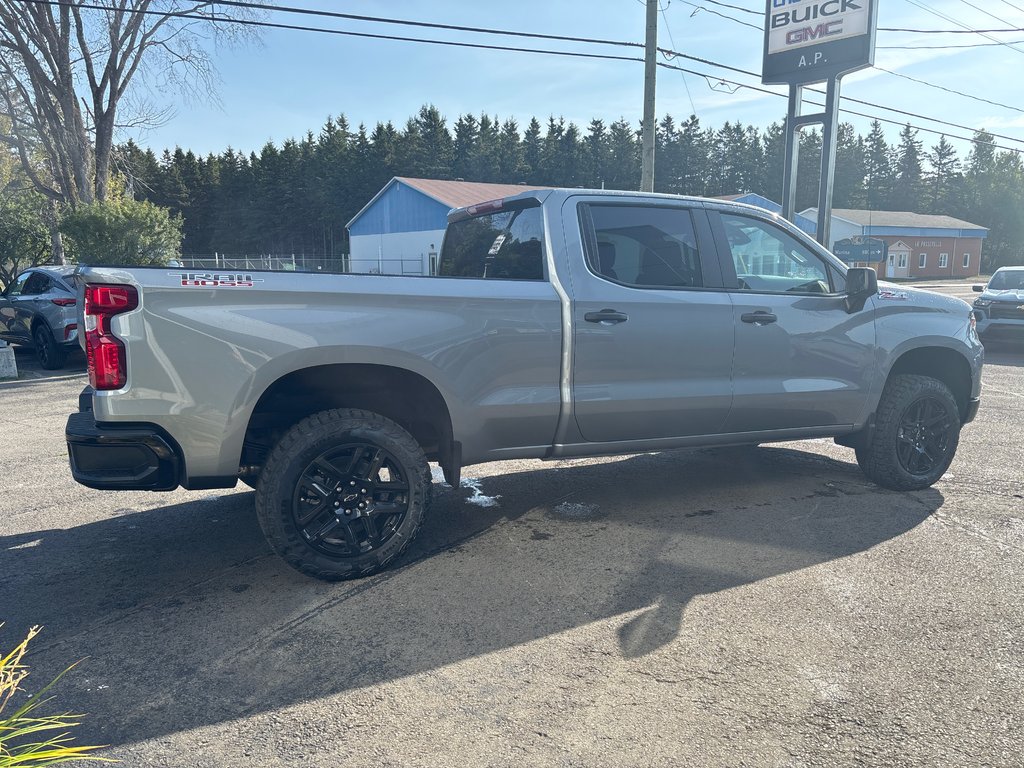 Chevrolet Silverado 1500 Custom Trail Boss 2026 à New Richmond, Québec - 10 - w1024h768px
