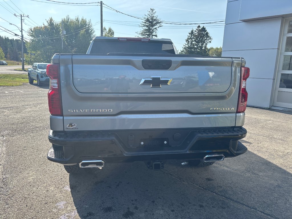 Chevrolet Silverado 1500 Custom Trail Boss 2026 à New Richmond, Québec - 9 - w1024h768px