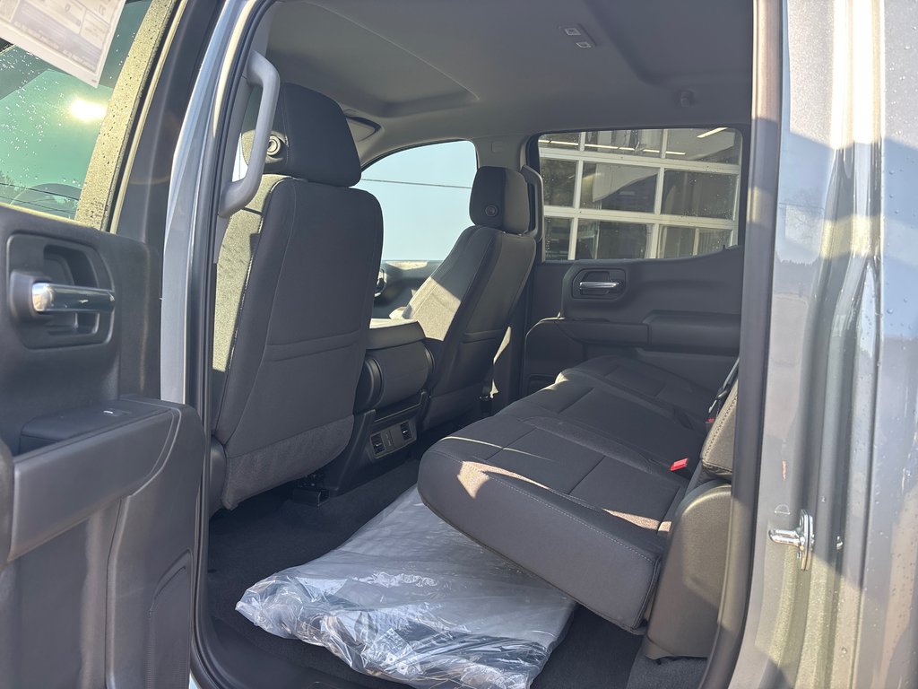 Chevrolet Silverado 1500 Custom Trail Boss 2026 à New Richmond, Québec - 14 - w1024h768px