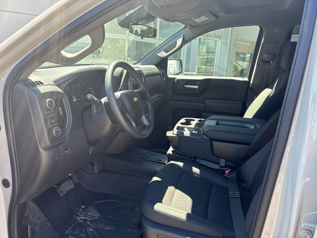 2026 Chevrolet Silverado 1500 Custom in New Richmond, Quebec - 6 - w1024h768px