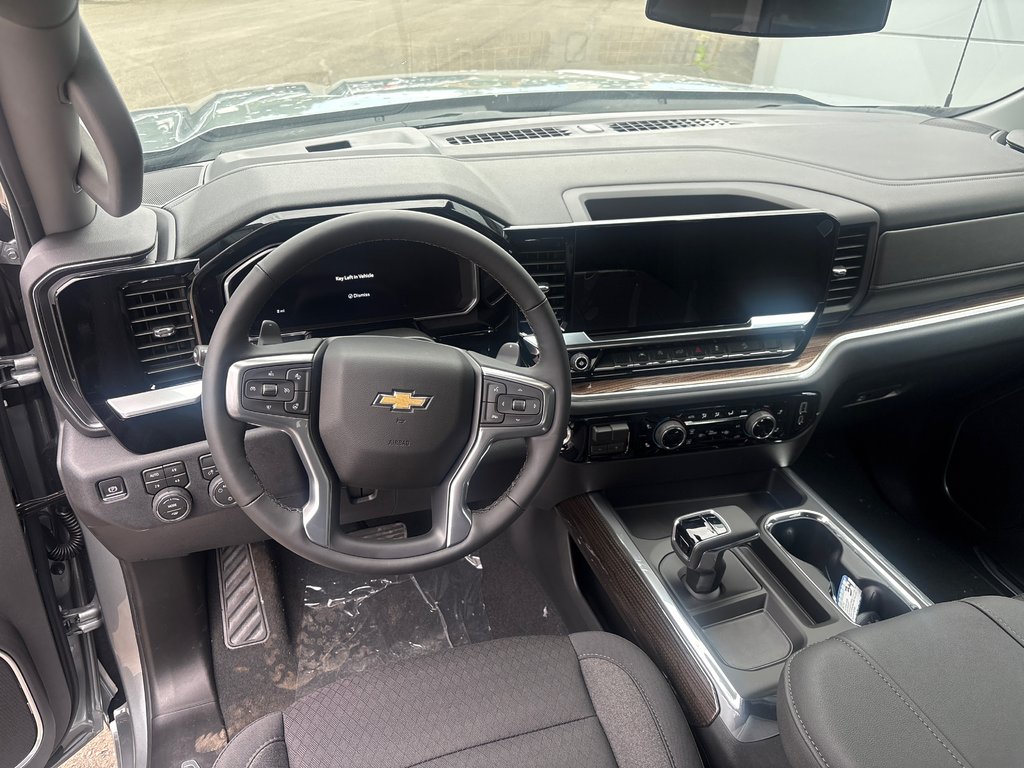 2026 Chevrolet Silverado 1500 LT in New Richmond, Quebec - 6 - w1024h768px