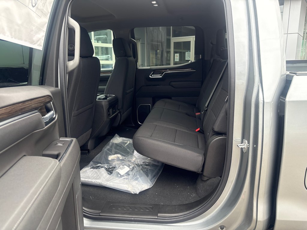 2026 Chevrolet Silverado 1500 LT in New Richmond, Quebec - 7 - w1024h768px