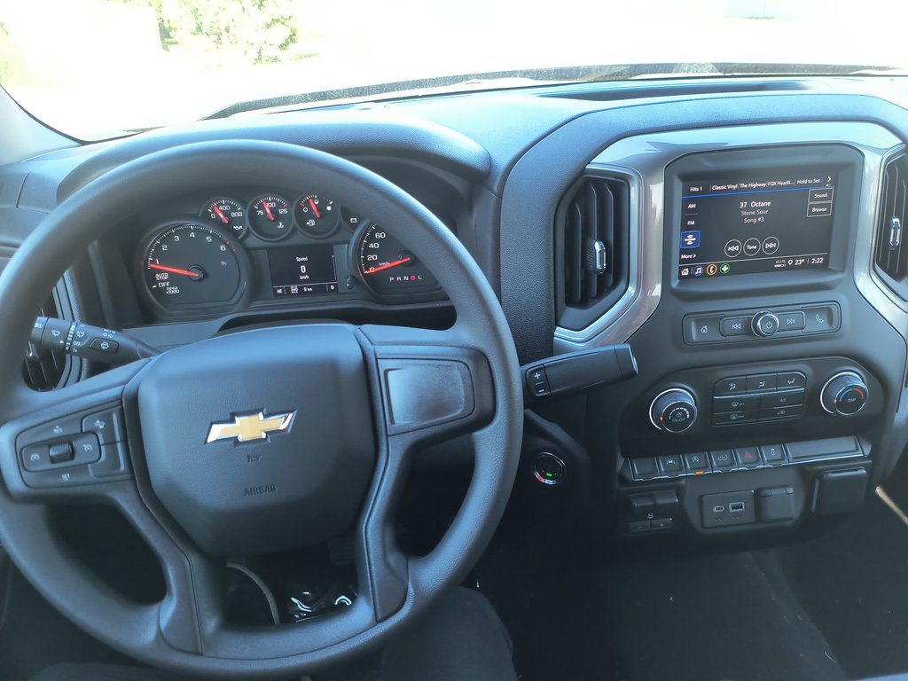 Chevrolet Silverado 1500 Custom 2026 à New Richmond, Québec - 9 - w1024h768px