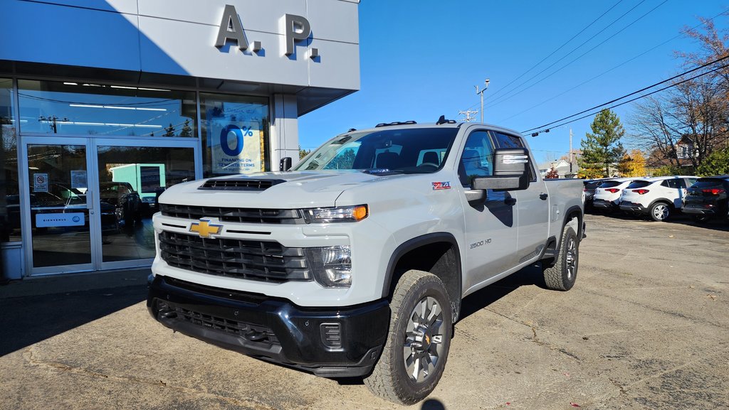 SILVERADO 2500 HD CUSTOM 2025 à New Richmond, Québec - 1 - w1024h768px