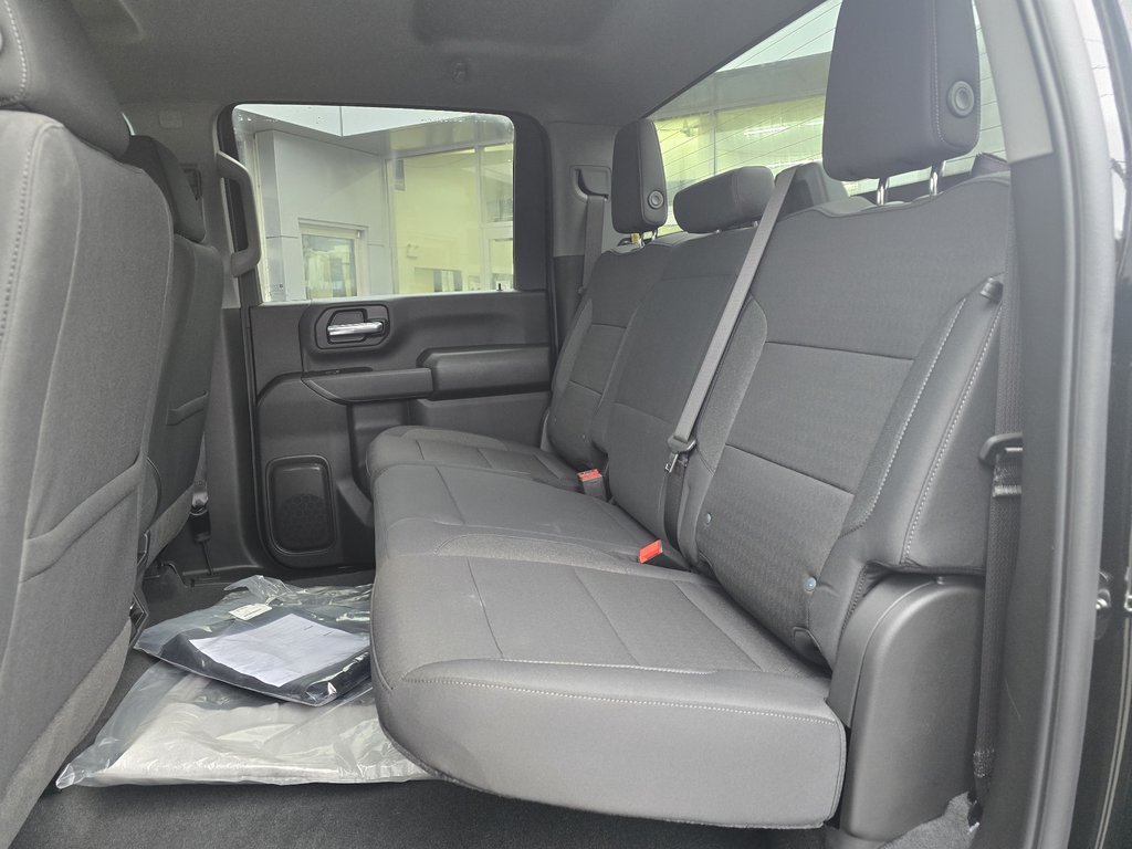 Chevrolet Silverado 2500 HD CUSTOM 2026 à New Richmond, Québec - 6 - w1024h768px