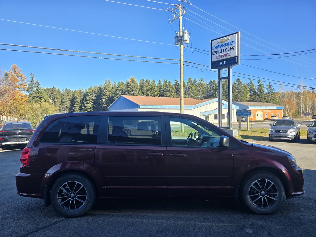 2017 Dodge CARAVAN SE SXT in New Richmond, Quebec - 4 - w1024h768px