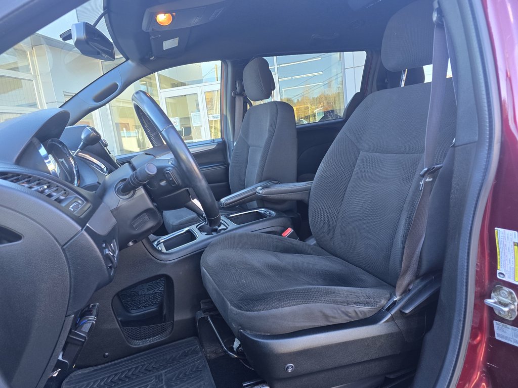 2017 Dodge CARAVAN SE SXT in New Richmond, Quebec - 10 - w1024h768px