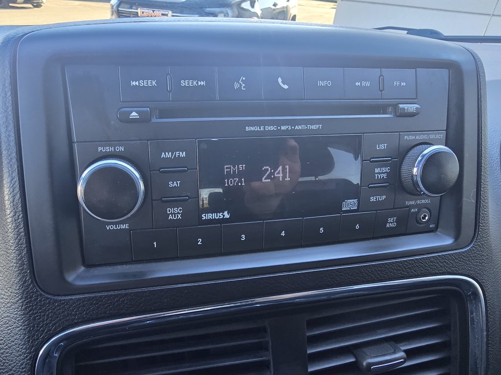 2017 Dodge CARAVAN SE SXT in New Richmond, Quebec - 12 - w1024h768px