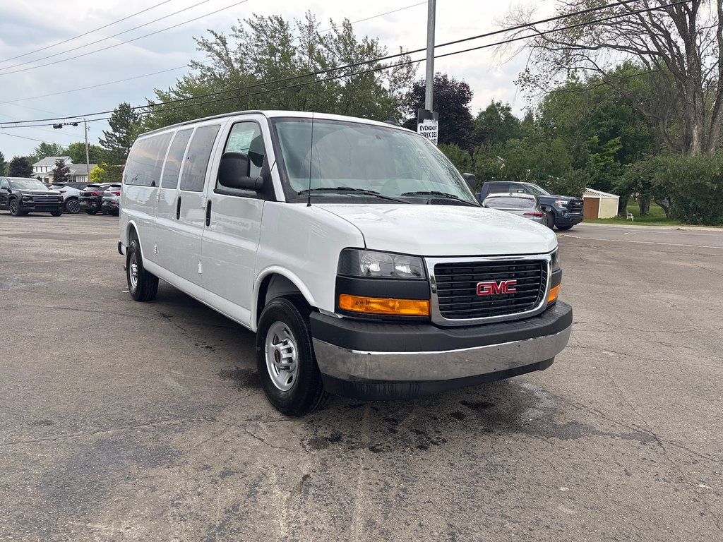 2025 GMC Savana Passenger 3500 LS 155'' in New Richmond, Quebec - 4 - w1024h768px