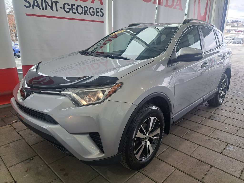 2018  RAV4 LE AWD in Saint-Georges, Quebec - 4 - w1024h768px