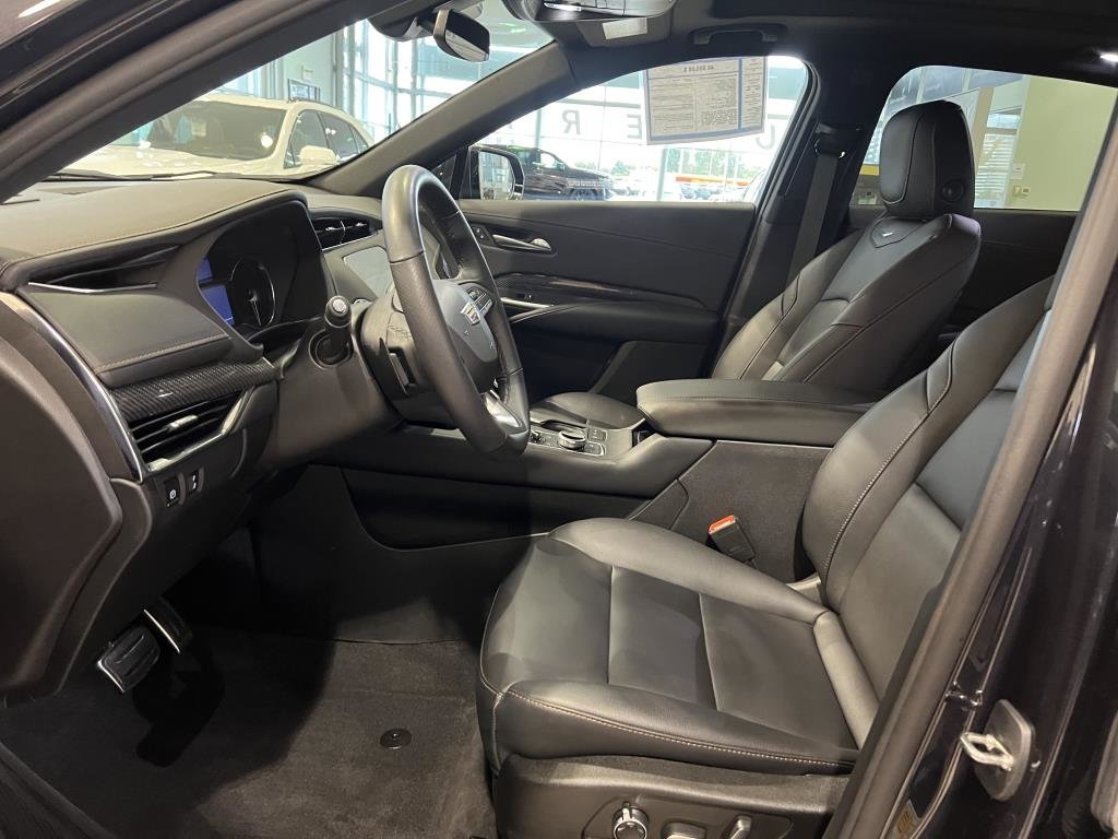 2023  XT4 Sport AWD 2.0T Toit Panoramique in Laval, Quebec - 6 - w1024h768px
