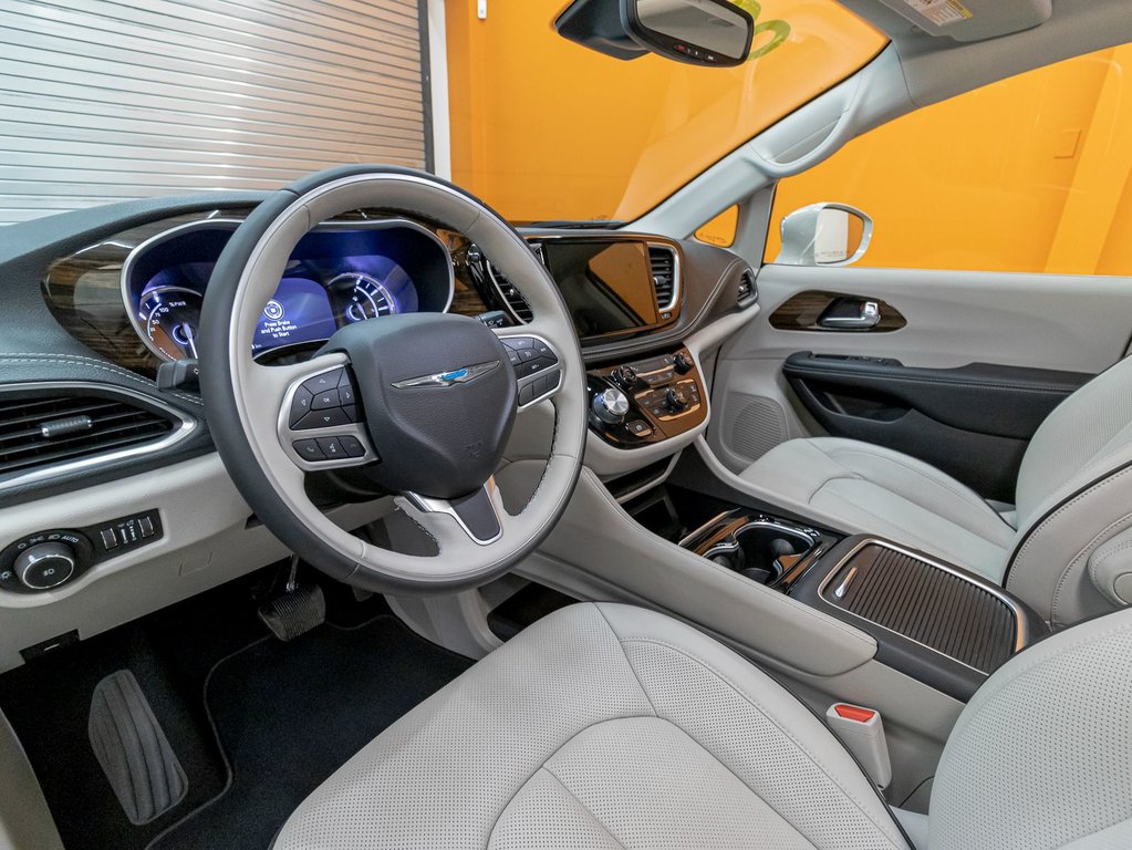 SuperCentre St-Jérôme Auto Dépôt | Chrysler Pacifica Hybrid LIMITED
