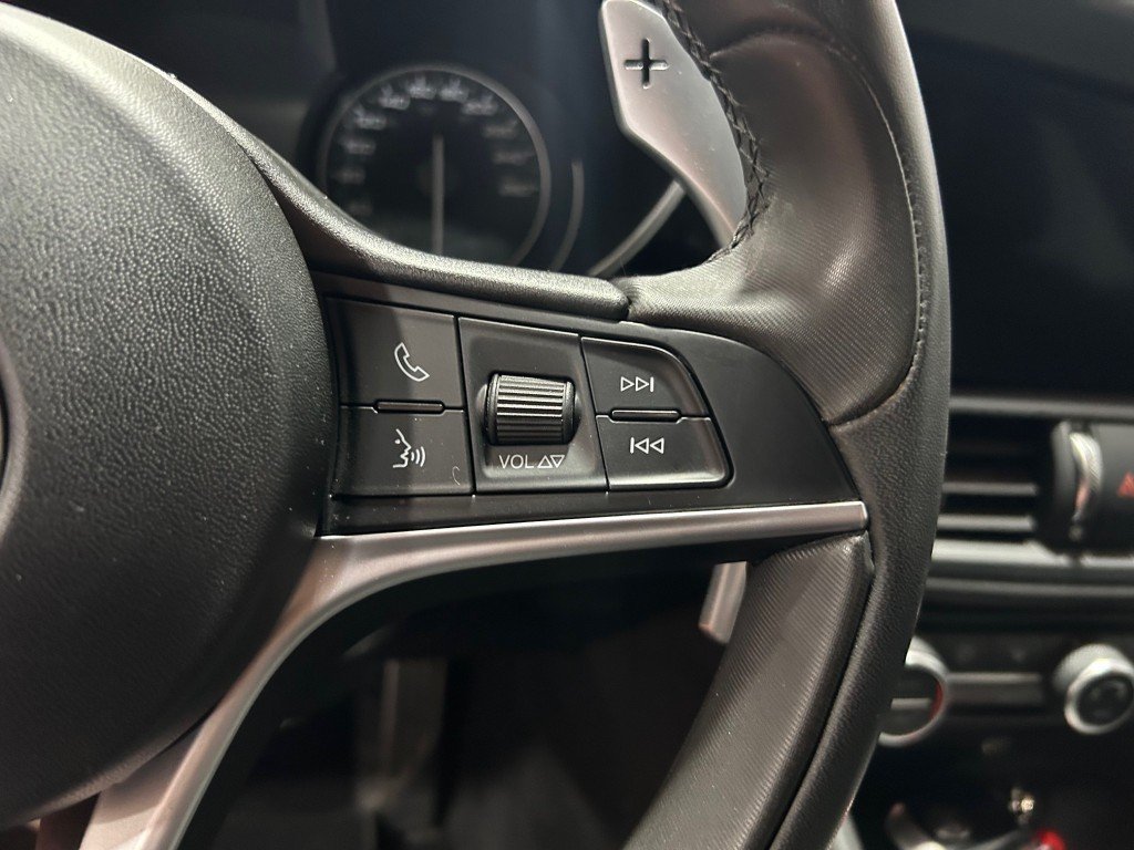 Alfa Romeo GIULIA  2019 à Montréal, Québec - 14 - w1024h768px