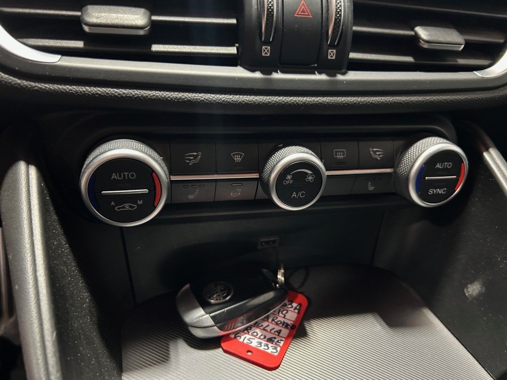 Alfa Romeo GIULIA  2019 à Montréal, Québec - 16 - w1024h768px