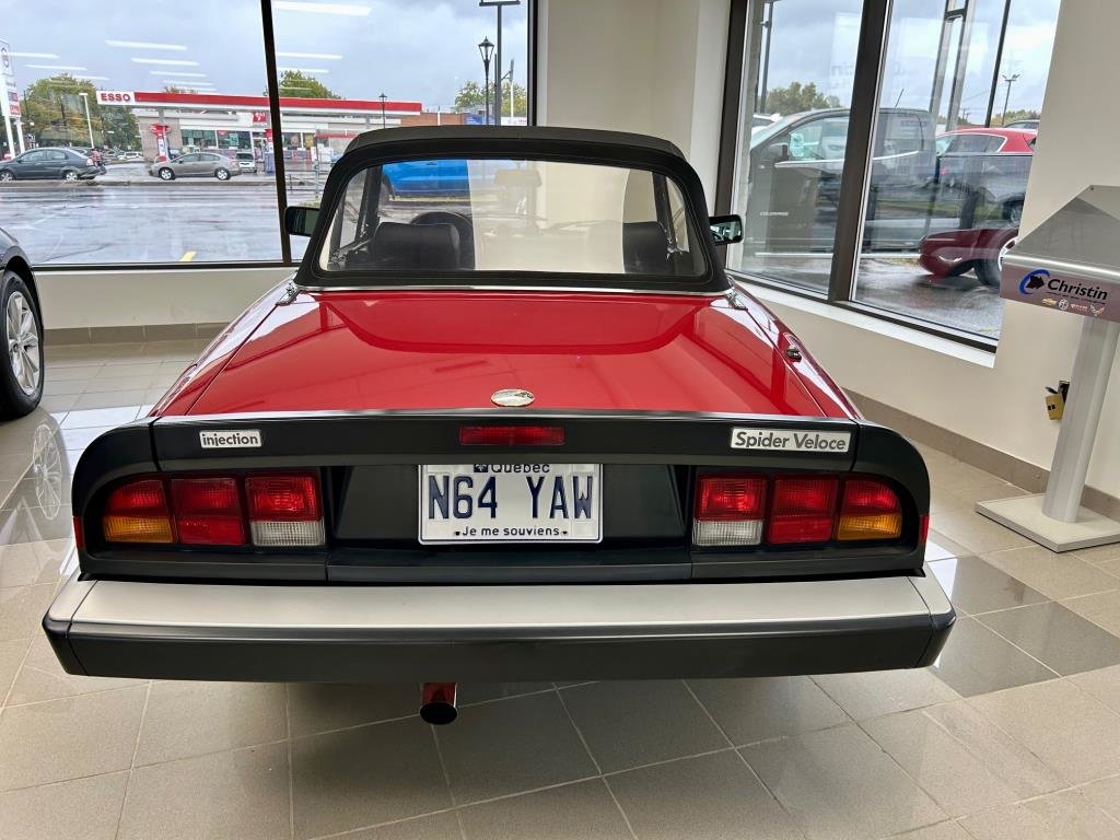 Alfa Romeo SPYDER  1988 à Montréal, Québec - 3 - w1024h768px