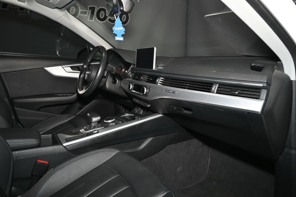 2018 Audi A4 Sedan in Montreal, Quebec - 5 - w1024h768px
