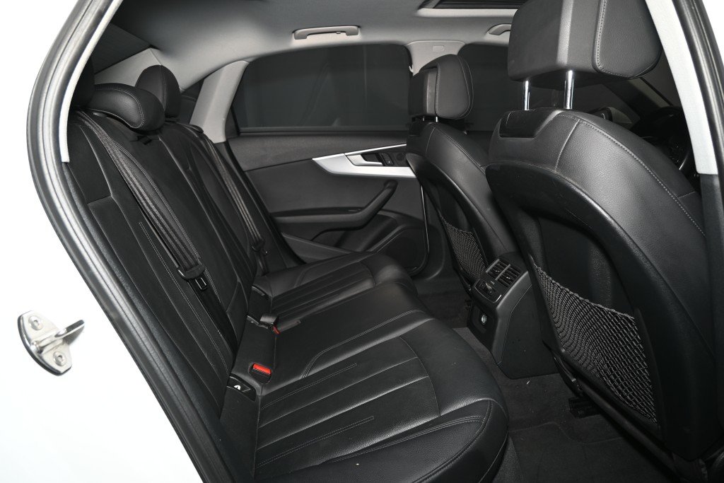 2018 Audi A4 Sedan in Montreal, Quebec - 6 - w1024h768px