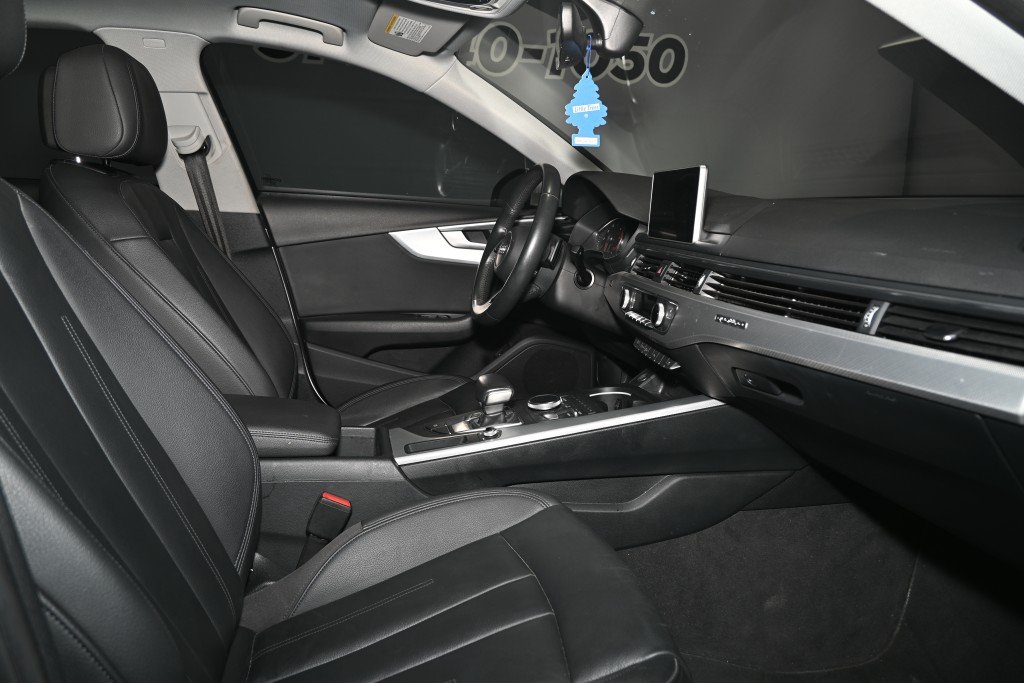 2018 Audi A4 Sedan in Montreal, Quebec - 4 - w1024h768px