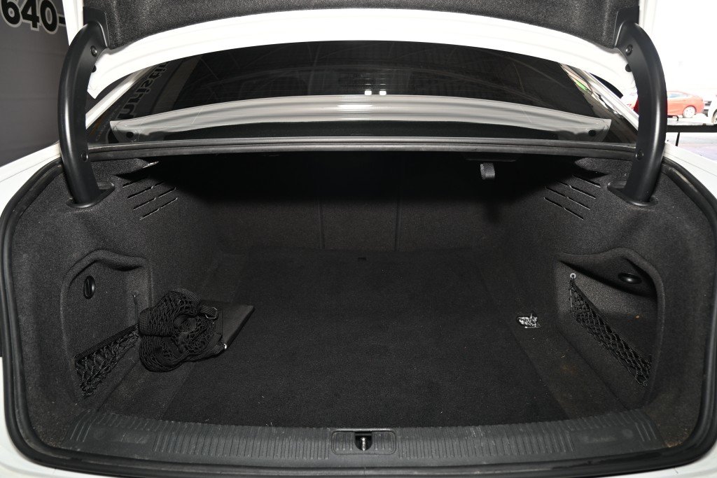 2018 Audi A4 Sedan in Montreal, Quebec - 7 - w1024h768px