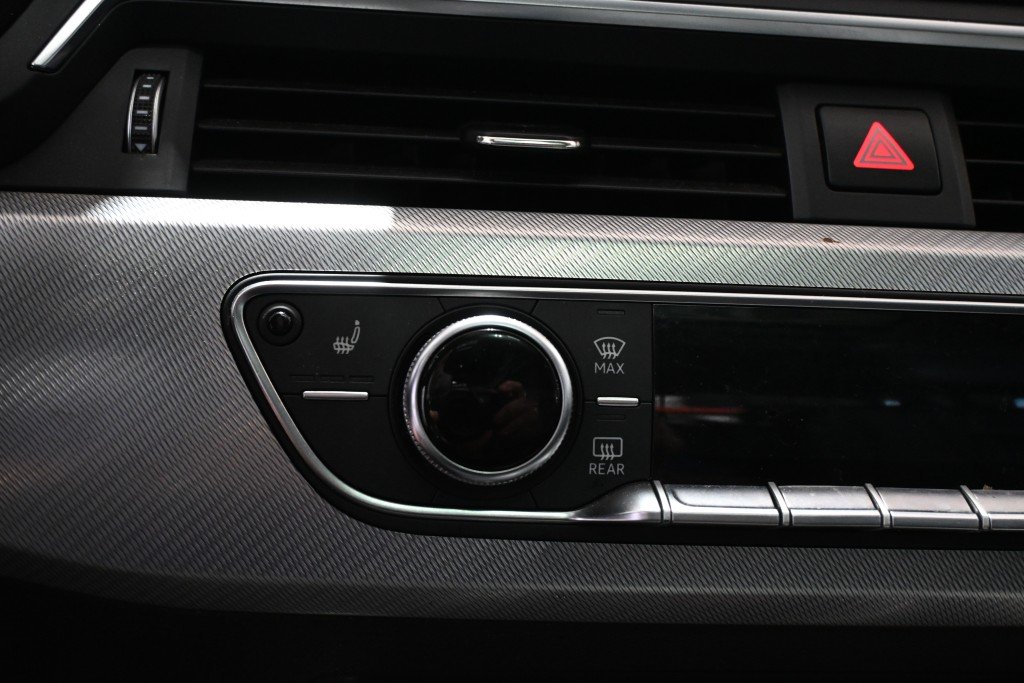 2018 Audi A4 Sedan in Montreal, Quebec - 18 - w1024h768px