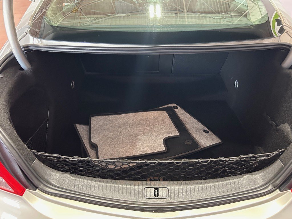 2011 Buick Regal in Montreal, Quebec - 13 - w1024h768px