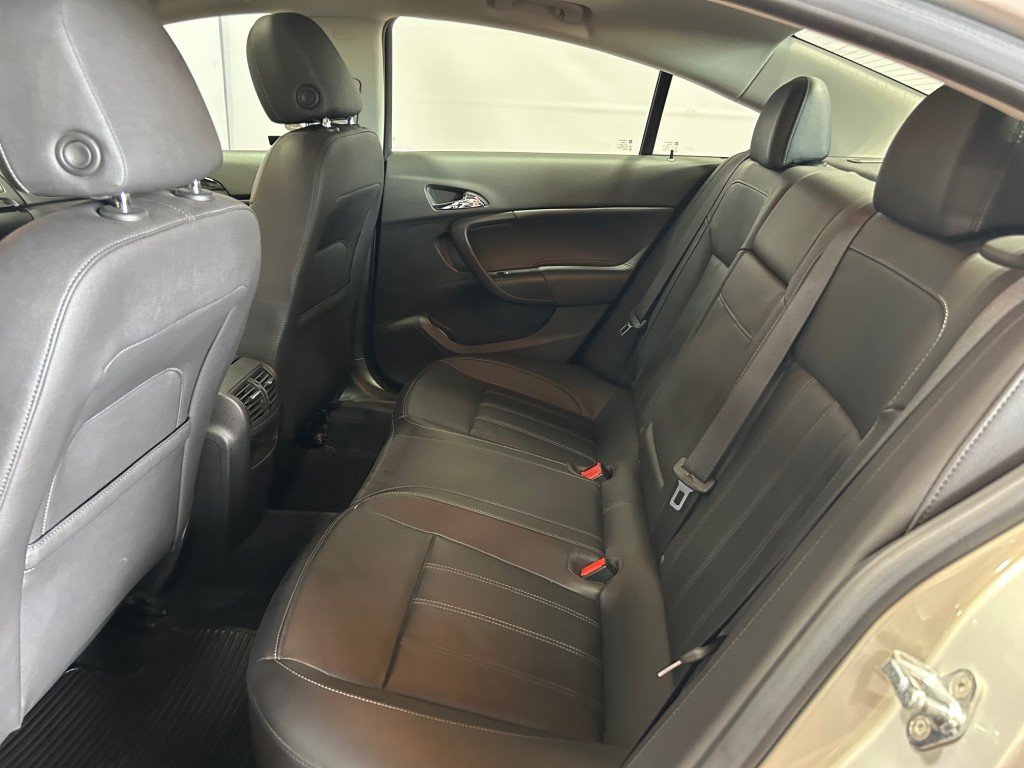 2011 Buick Regal in Montreal, Quebec - 12 - w1024h768px