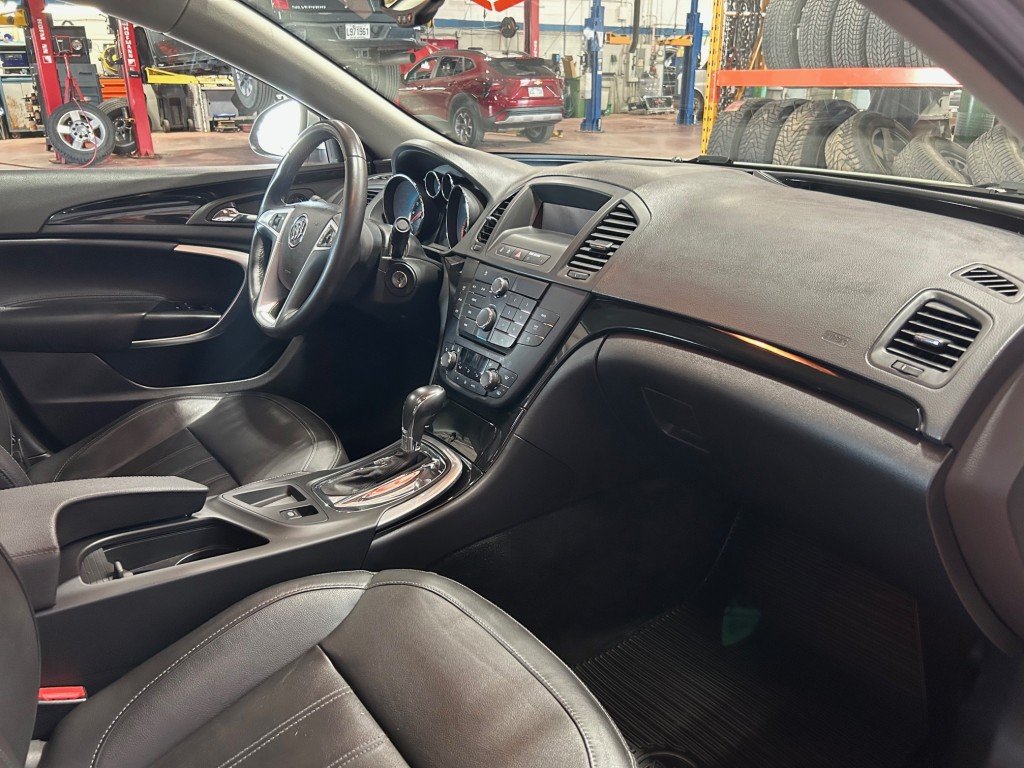 2011 Buick Regal in Montreal, Quebec - 14 - w1024h768px