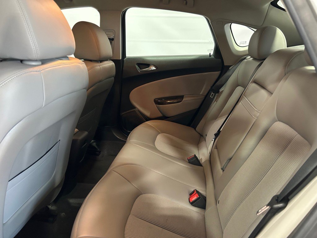 2012 Buick VERANO in Montreal, Quebec - 12 - w1024h768px